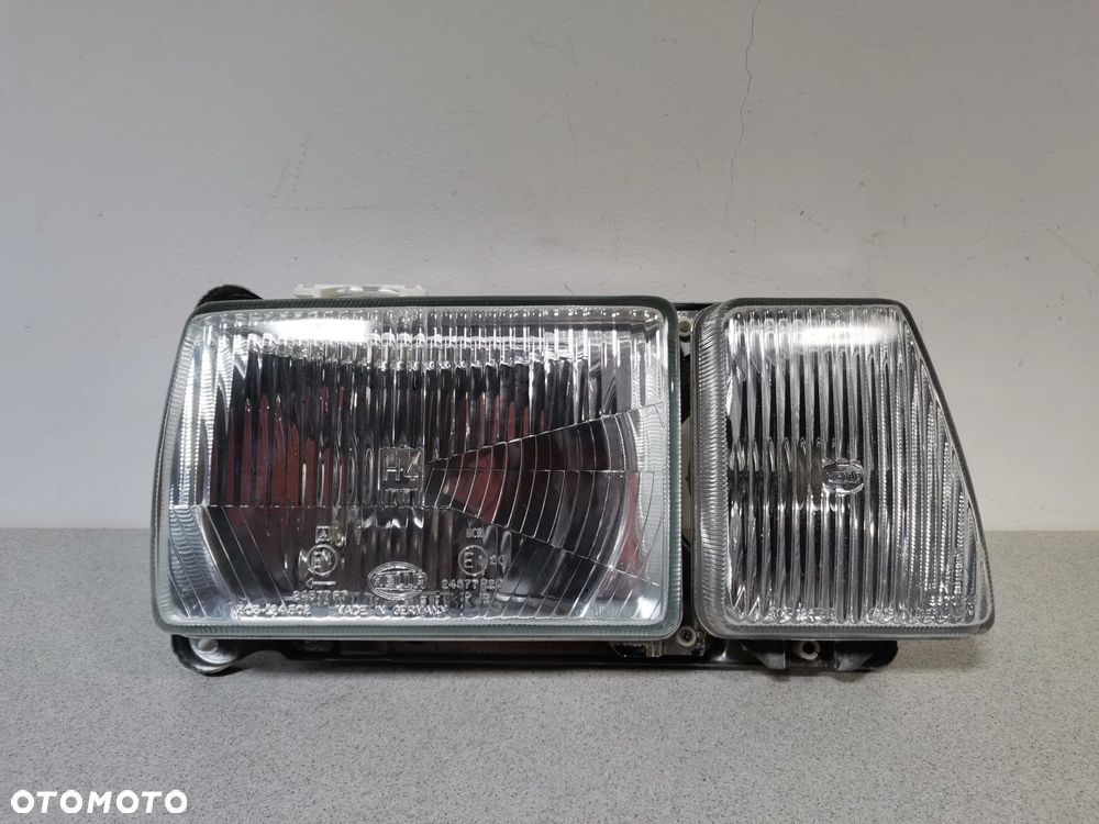 Lampa Reflektor Prawy VOLKSWAGEN PASSAT B2 80-88 HELLA Oryginał