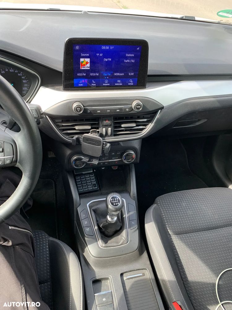 Ford Focus 1.5 EcoBlue Start-Stopp-System TITANIUM - 11