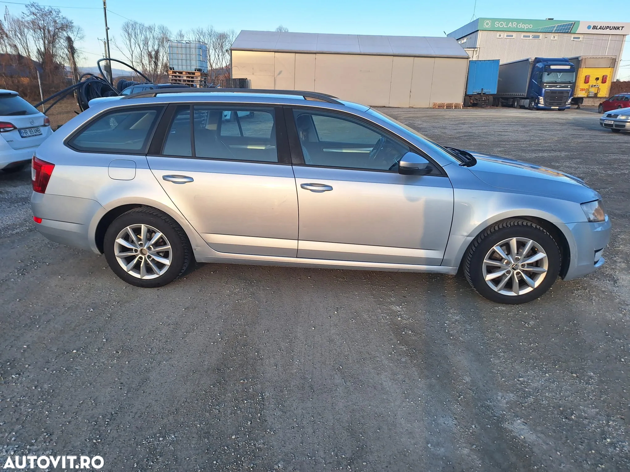 Skoda Octavia 1.6 TDI Business DSG - 6