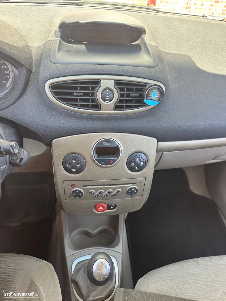 Renault Clio 1.2 16V Confort - 14