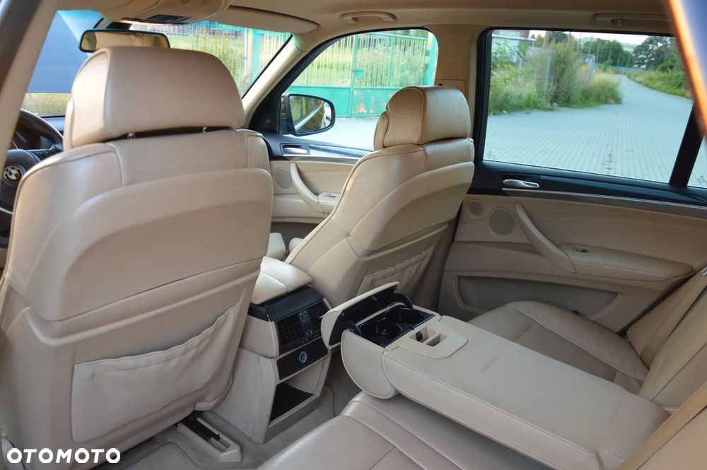 BMW X5 4.8i xDrive - 13