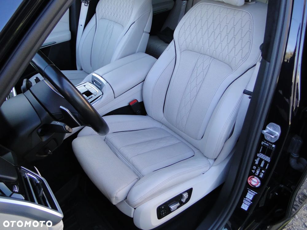 BMW X5 M50i - 16