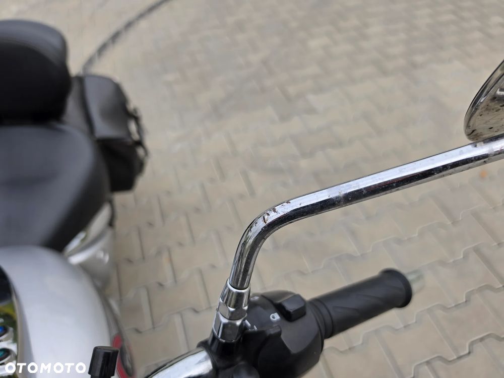 Suzuki Intruder - 11