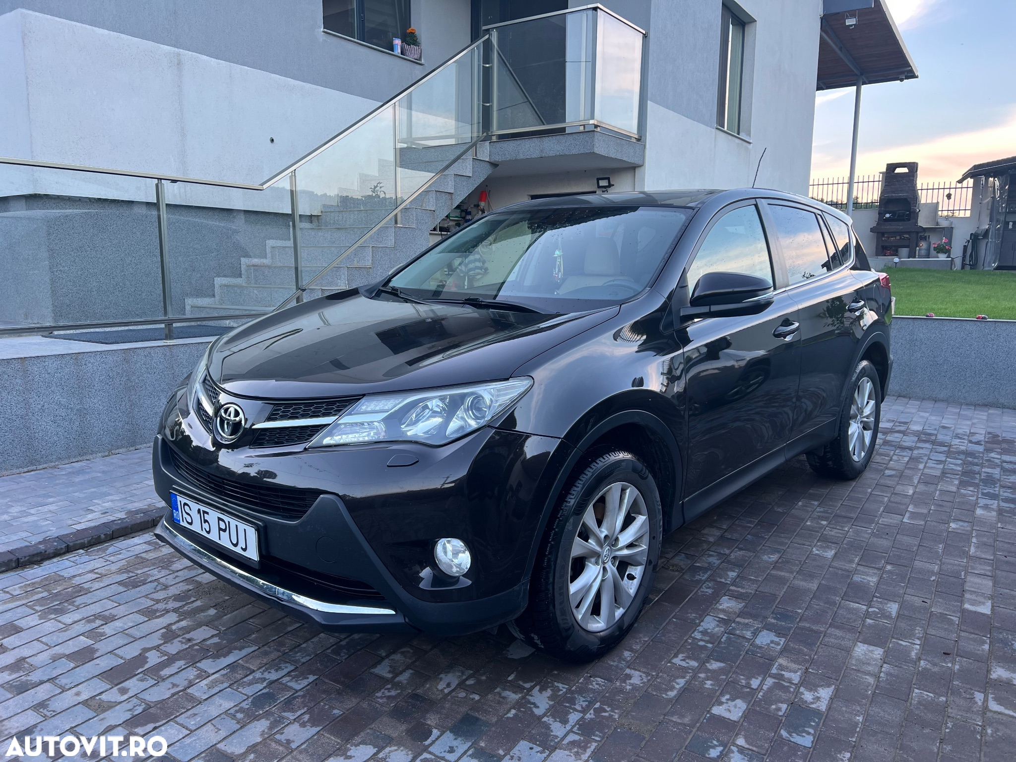 Toyota RAV4 2.2 D-4CAT 4WD Aut Luxury 18" - 7