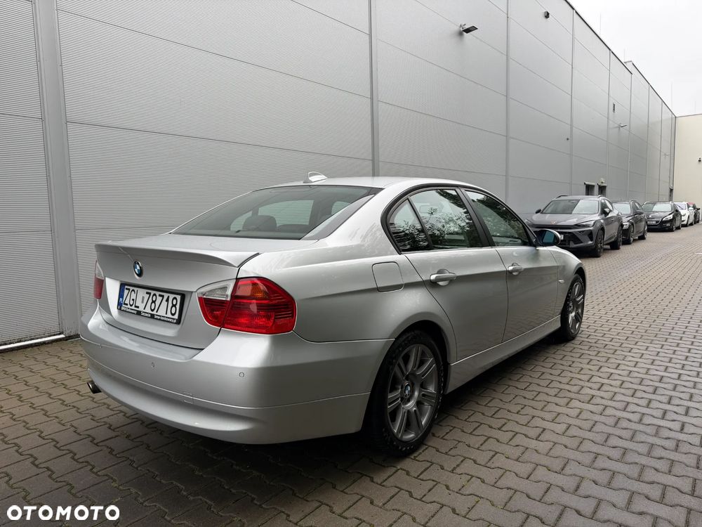 BMW Seria 3 320i - 5
