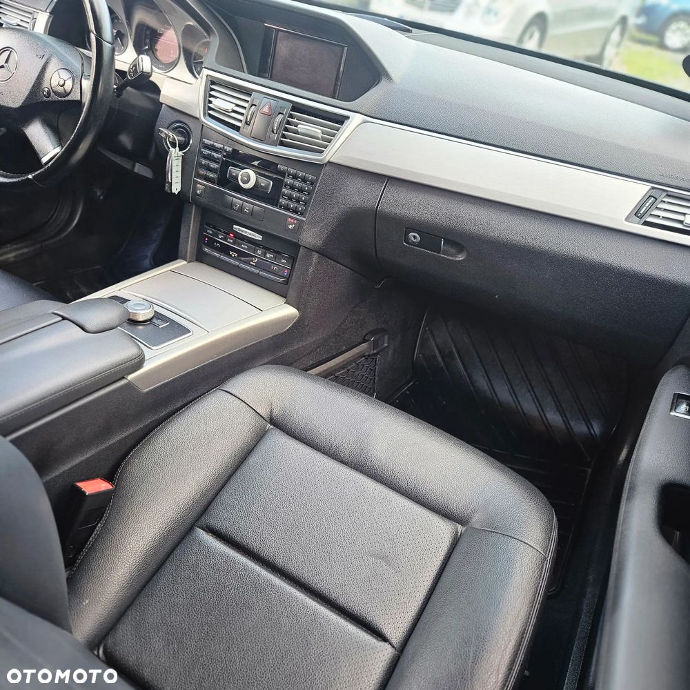 Mercedes-Benz Klasa E 350 CDI DPF BlueEFFICIENCY 7G-TRONIC Avantgarde - 26