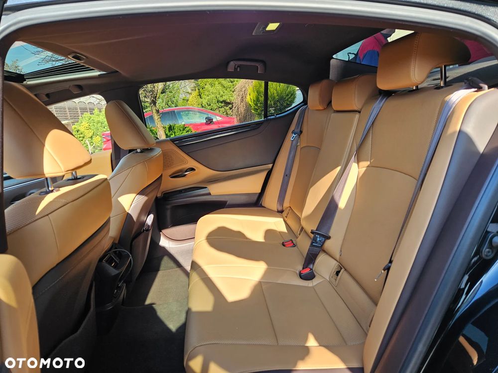 Lexus ES 300h Business Edition + - 4