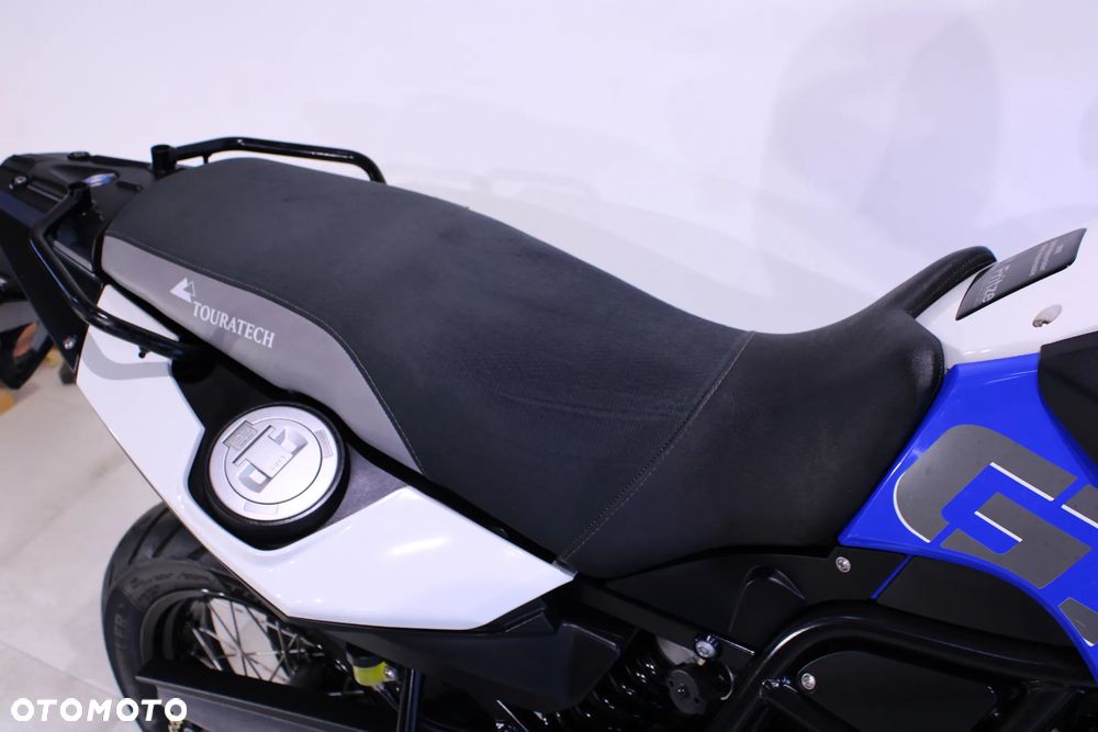 BMW F - 13
