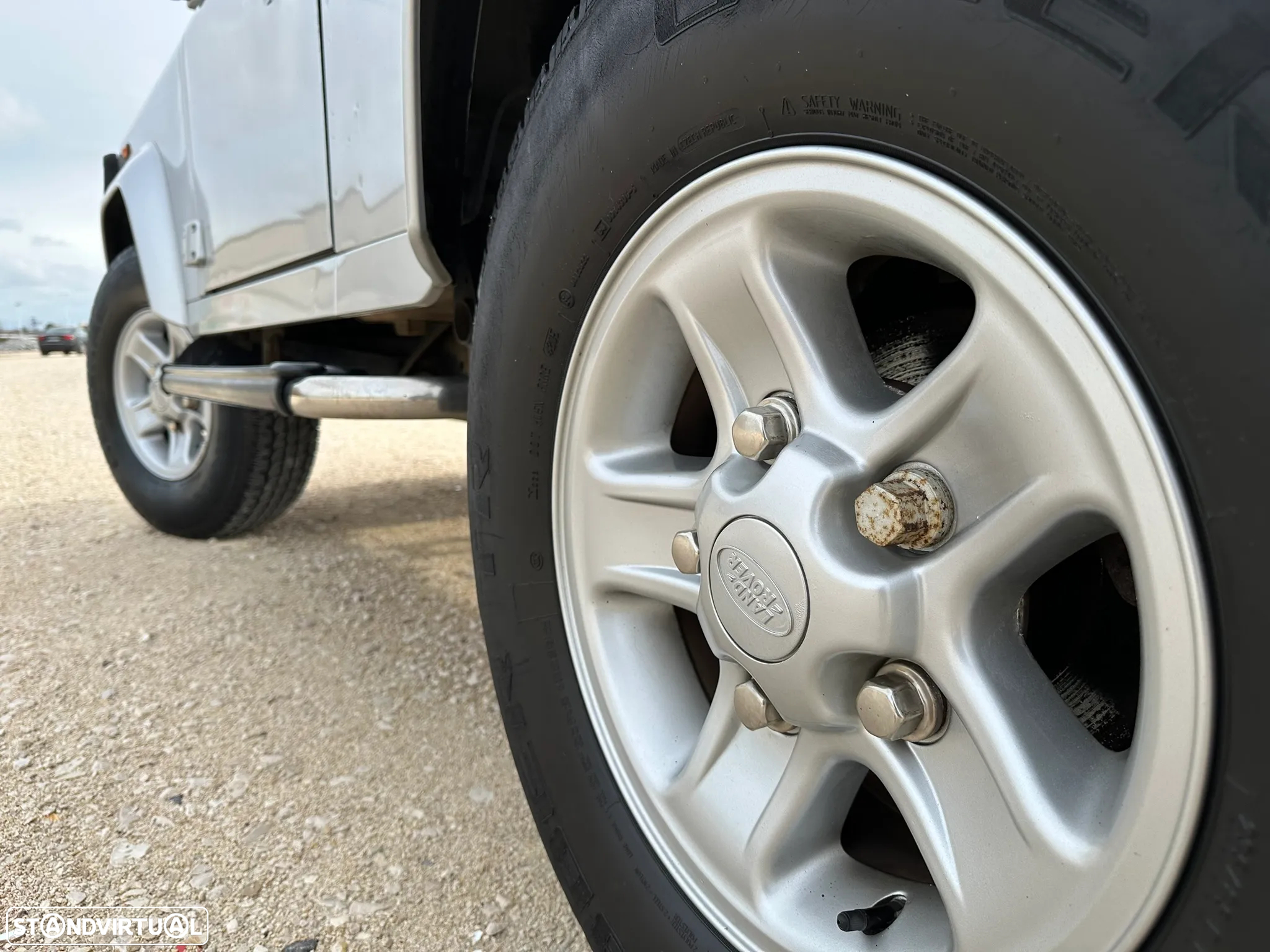 Land Rover Defender 90 SW 2.5 Td5 SE - 12