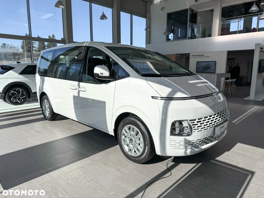 Hyundai Staria 1.6 T-GDI HEV Smart - 3