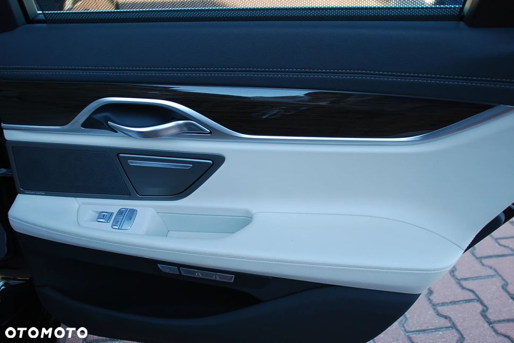 BMW Seria 7 740d xDrive - 16