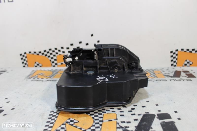 Fecho Da Porta Trás Direita Bmw X3 (F25)  7318418 / 7 318 418 / E84 E8 - 5