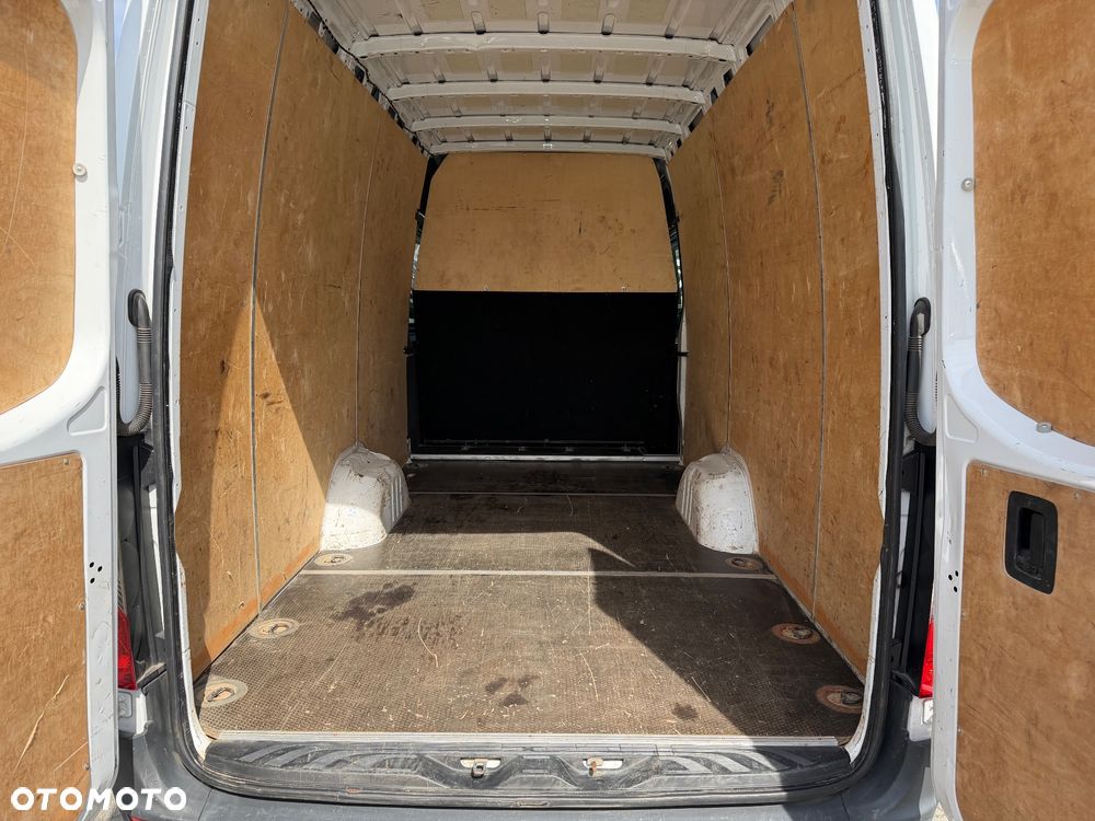 Mercedes-Benz Sprinter - 14