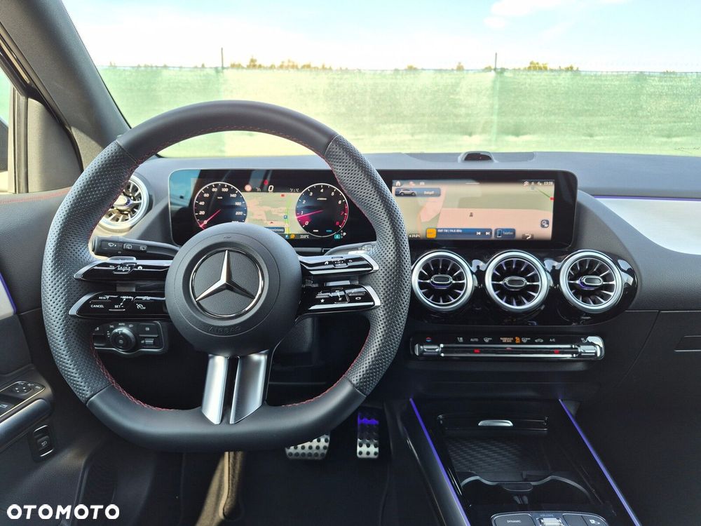 Mercedes-Benz GLA - 22