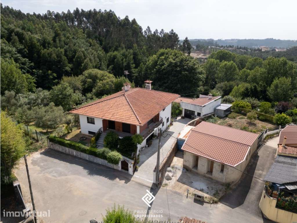Moradia T3+1 com ampla área exterior em zona residencial calma de O... - Grande imagem: 3/35