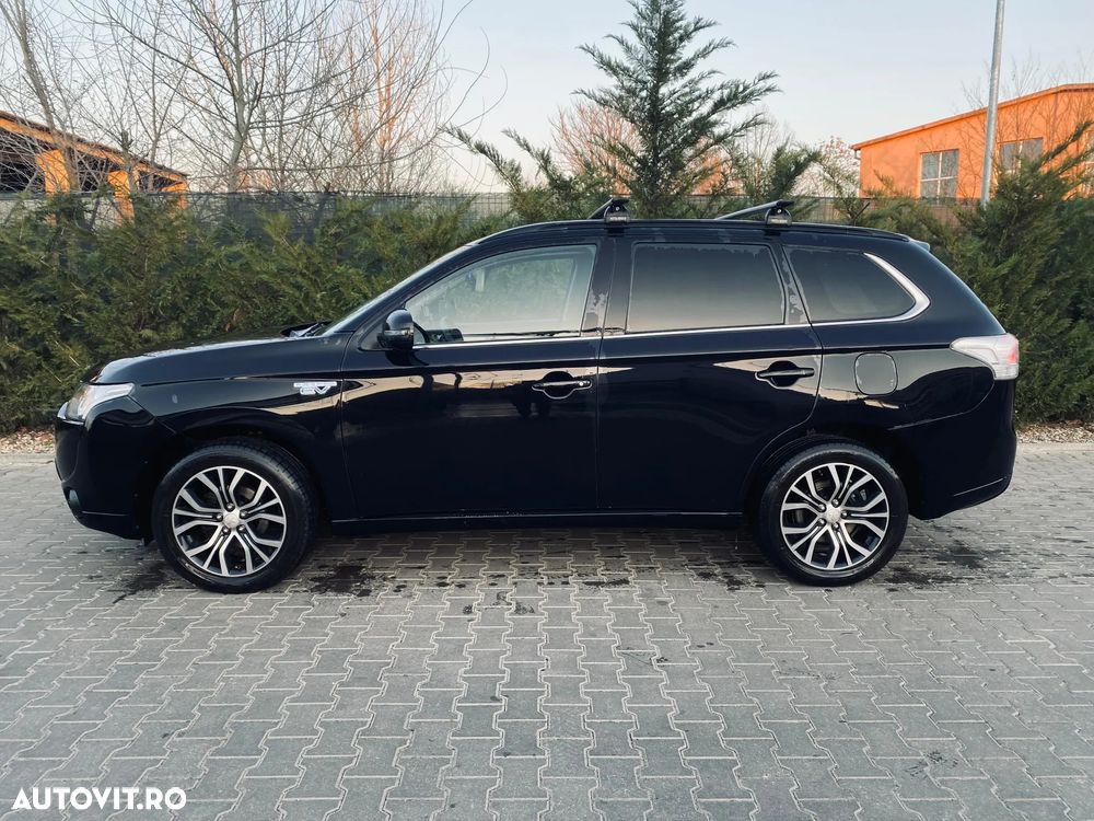 Mitsubishi Outlander - 2