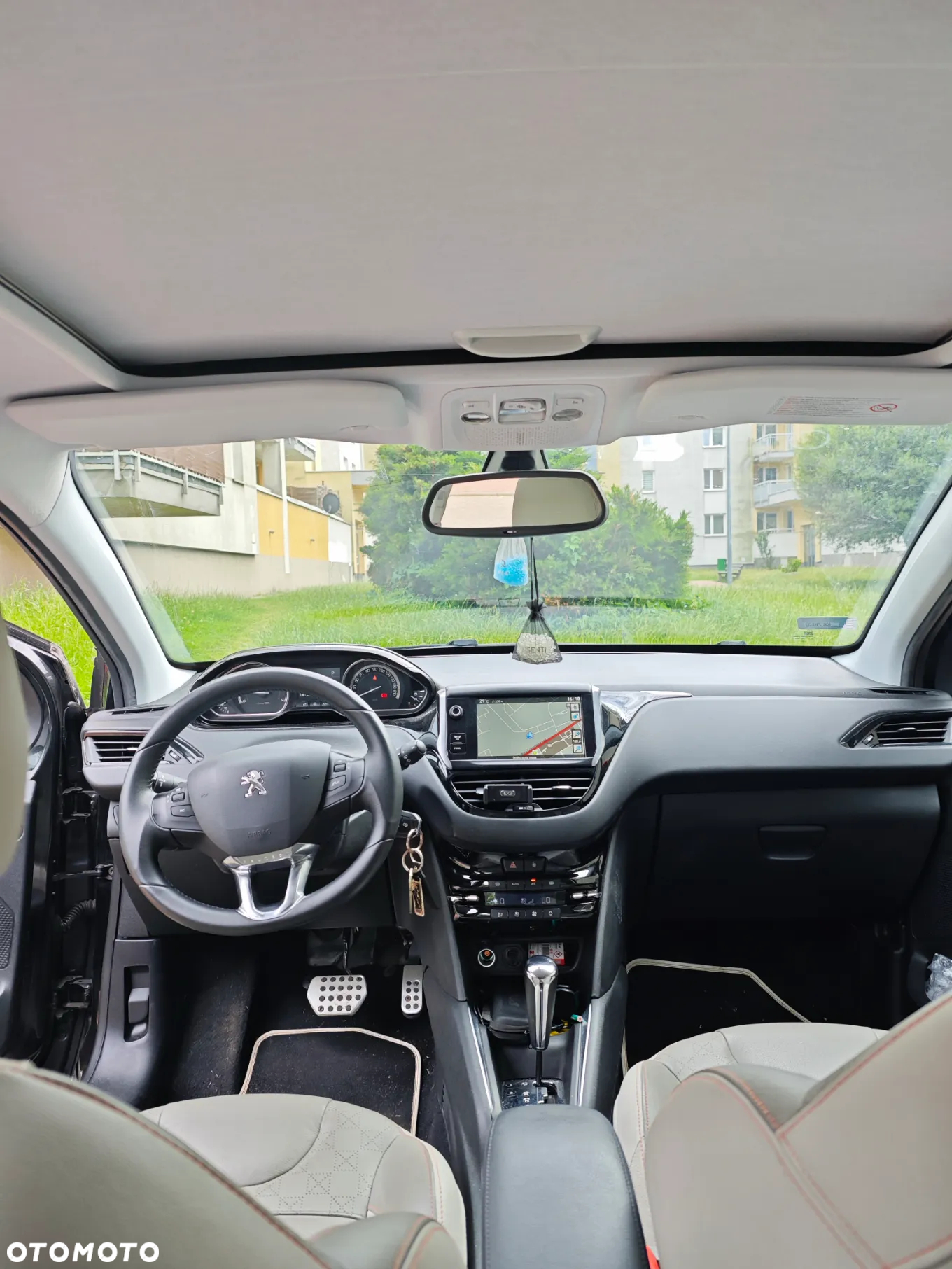 Peugeot 208 - 12