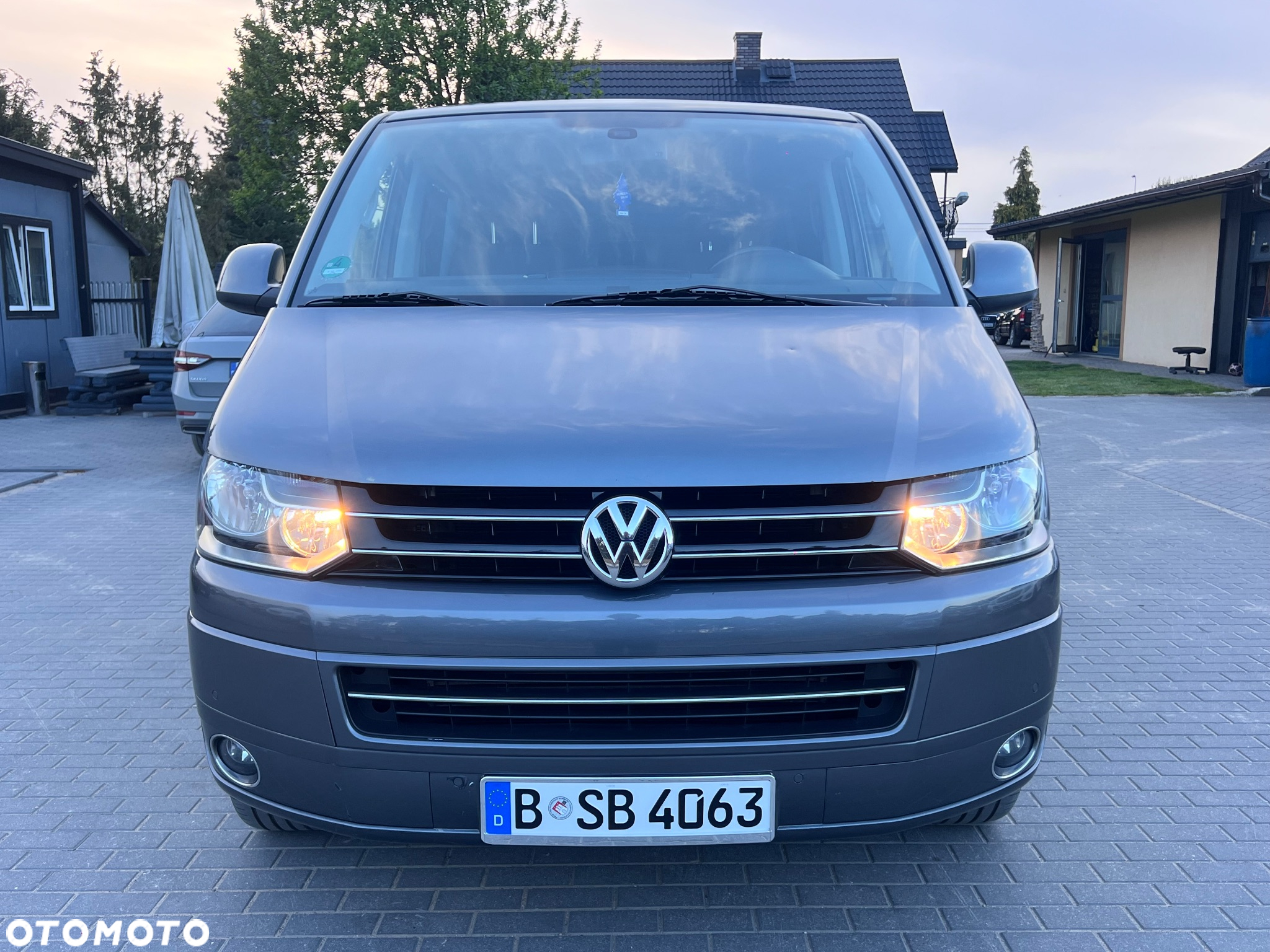 Volkswagen Multivan 2.0 BiTDI L1 Highline DSG - 2