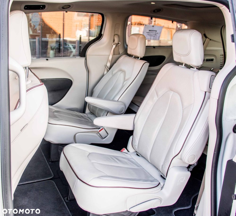 Chrysler Pacifica - 12