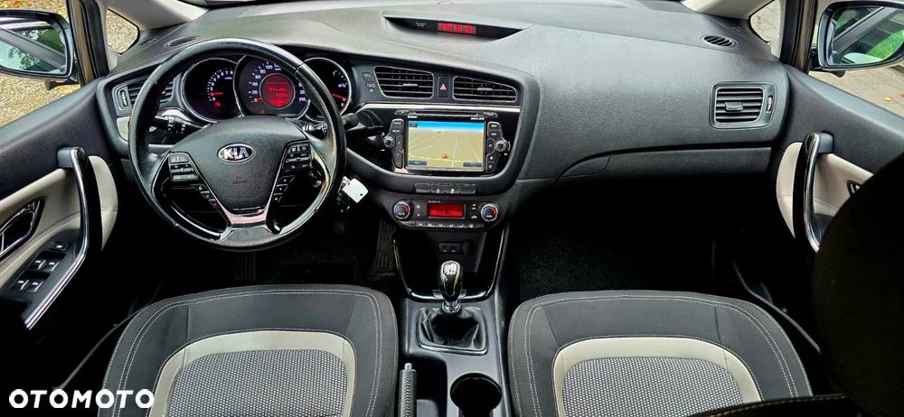 Kia Ceed 1.6 GDI ISG SW Dream Team Edition - 9