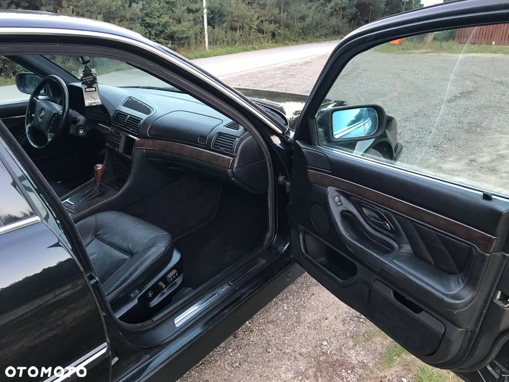 BMW Seria 7 750i - 17