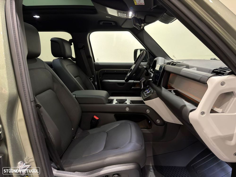 Land Rover Defender - 7