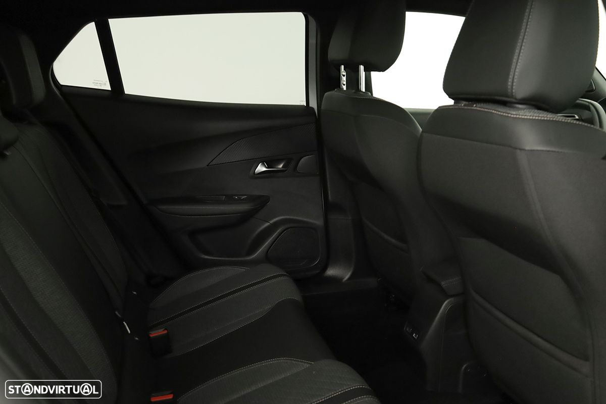 Peugeot 2008 1.2 PureTech Allure EAT8 - 22