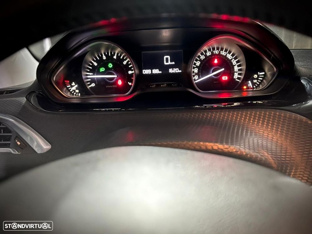 Peugeot 208 1.2 PureTech Style - 23