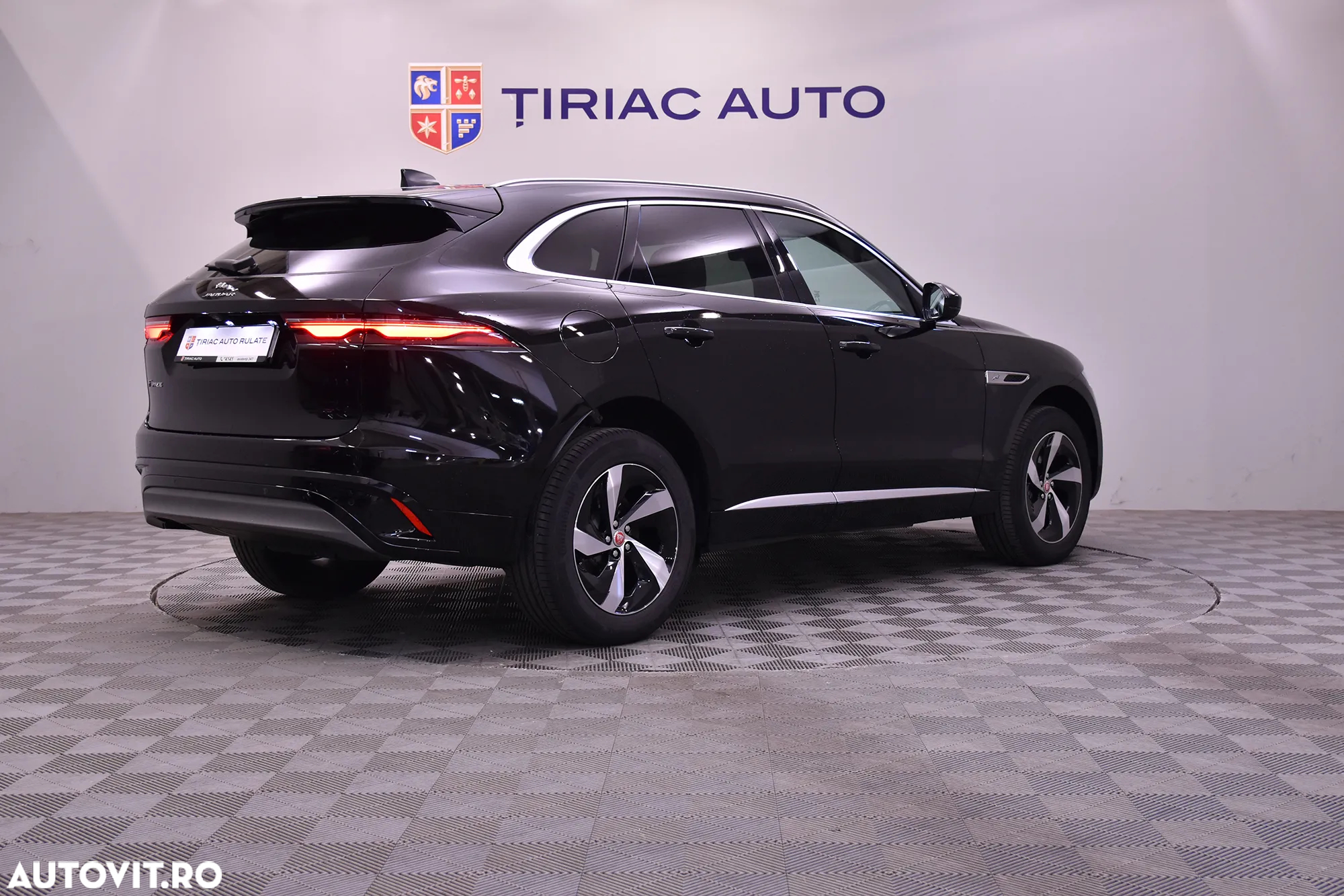 Jaguar F-Pace - 5