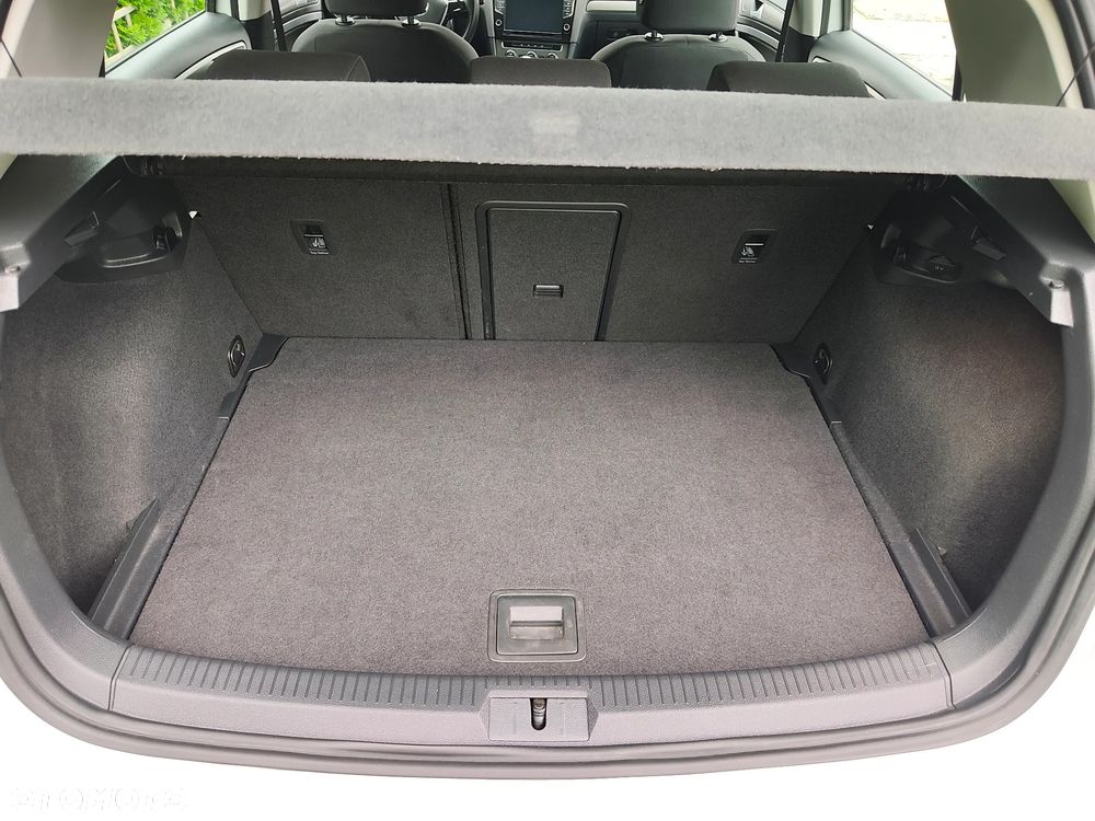 Volkswagen Golf - 25