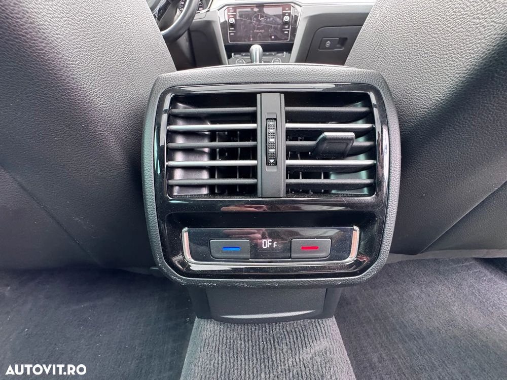 Volkswagen Passat 1.6 TDI SCR DSG Conceptline - 13