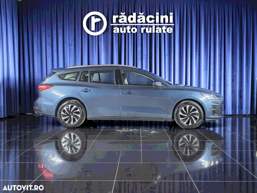 FORD Focus 2023 — imagine 5