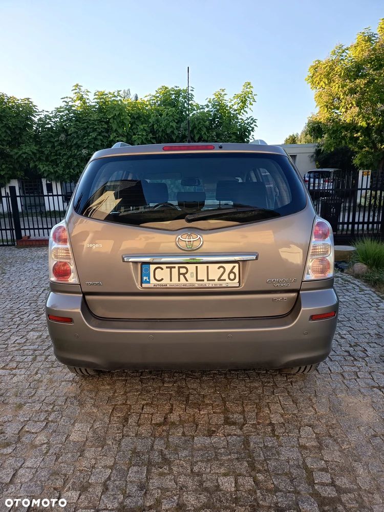 Toyota Corolla Verso 2.2 D-4D - 4