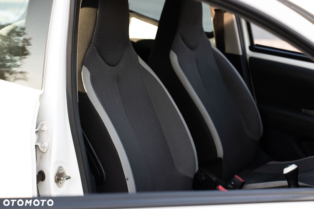 Toyota Aygo x-play - 33