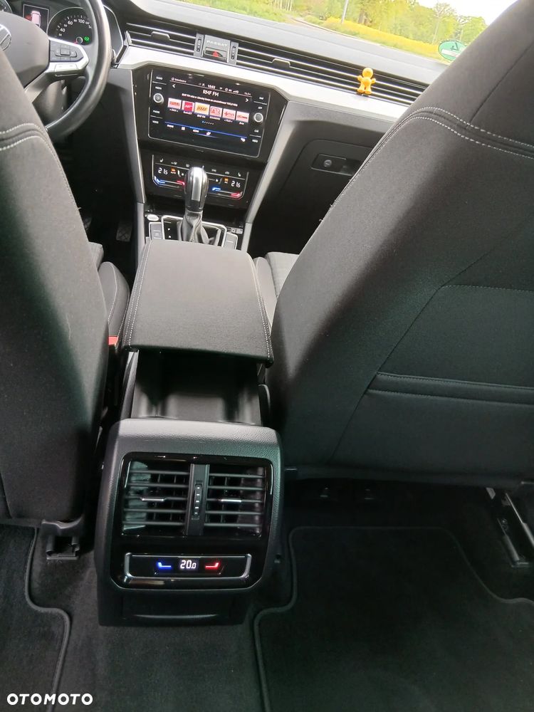 Volkswagen Passat 2.0 TDI SCR DSG Conceptline - 4