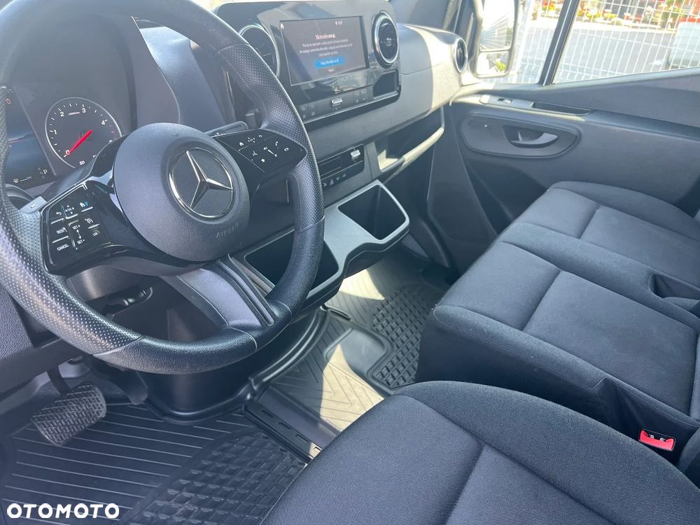 Mercedes-Benz Sprinter - 24