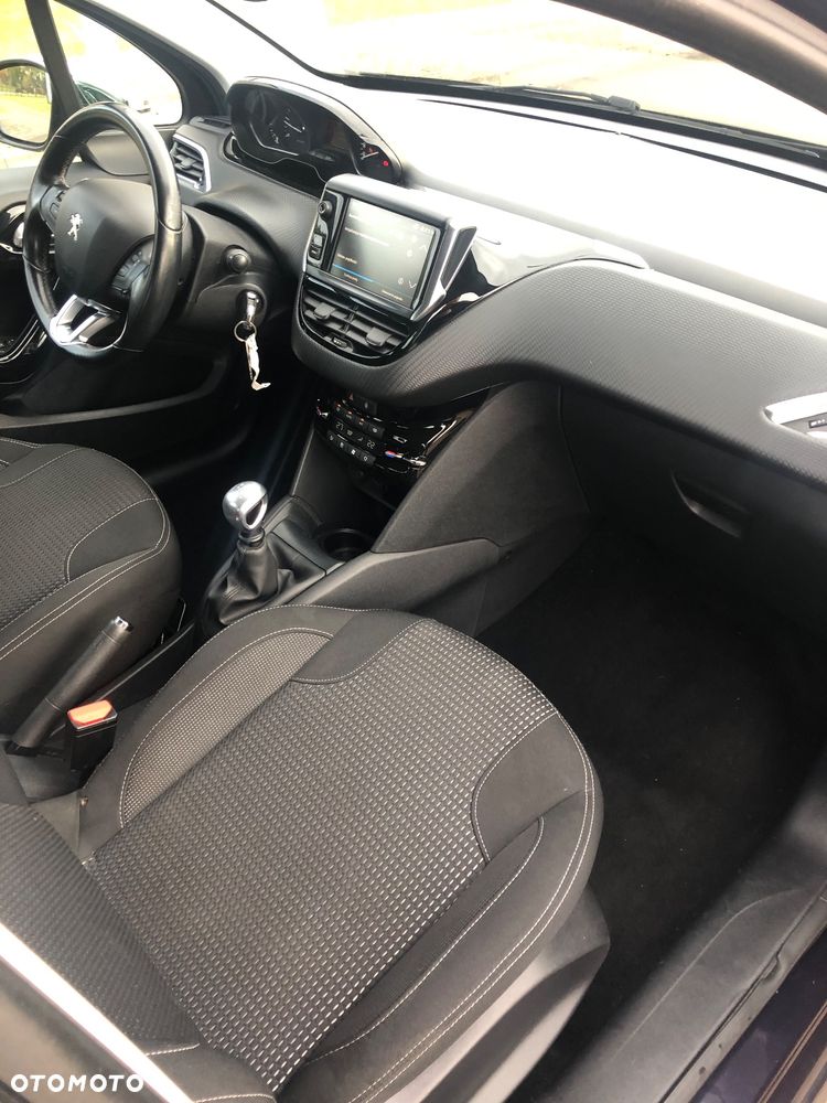 Peugeot 208 - 11