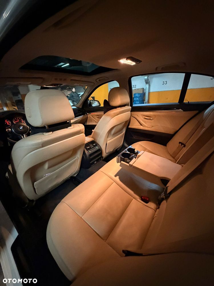 BMW Seria 5 528i xDrive - 10