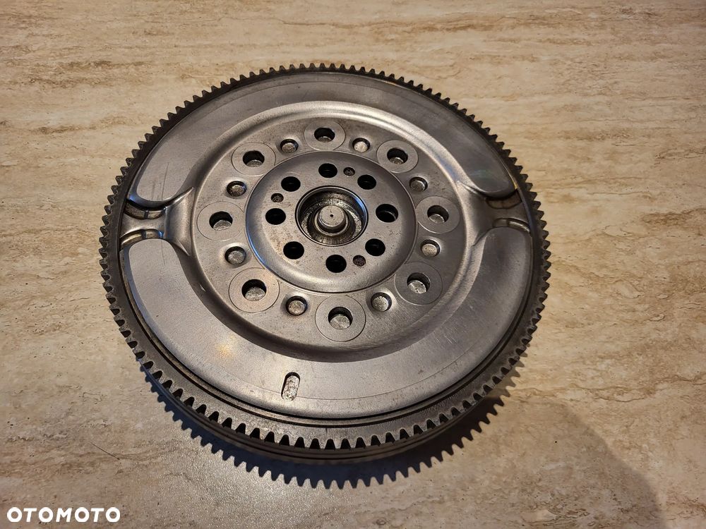 Koło zamachowe dwumasowe manualna 240 mm   BMW 1 (E81), 1 (E87), 3 (E46), 3 (E90), 3 (E91), 5 (E60), 5 (E61), X3 (E83) 2.0D 09.01-06.12 - 2