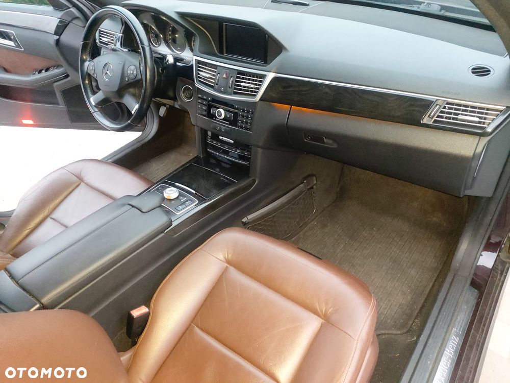 Mercedes-Benz Klasa E 300 CDI DPF BlueEFFICIENCY 7G-TRONIC Avantgarde - 9