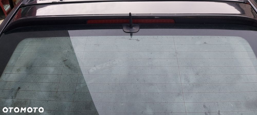 Spojler lotka tylnej klapy Mercedes W203 kod lakieru 197 - 1
