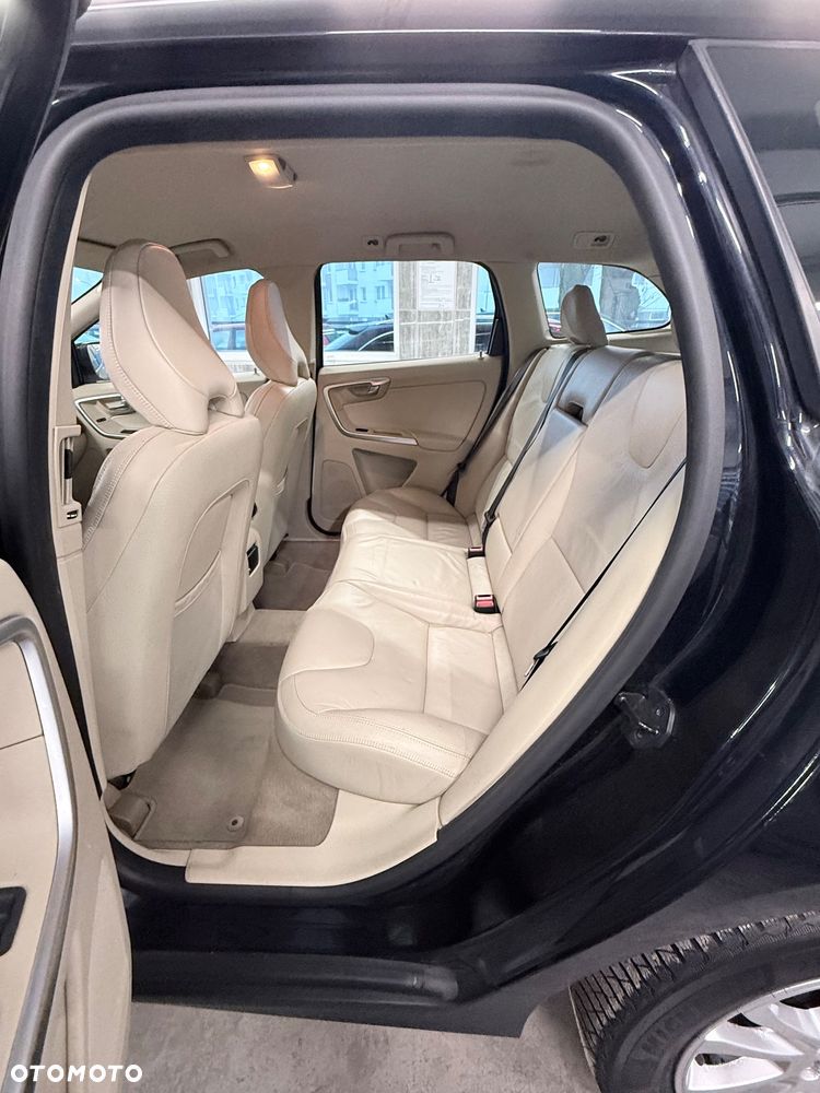 Volvo XC 60 D5 AWD - 13