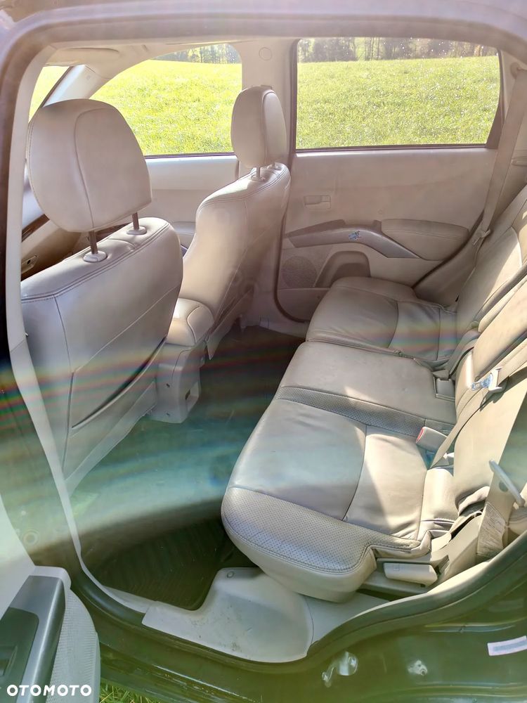 Mitsubishi Outlander 3.0 V6 XLS - 8