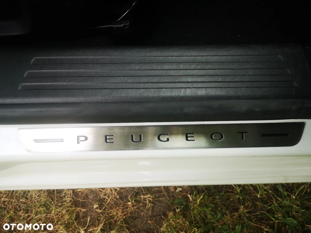 Peugeot 2008 1.2 PureTech GT Line S&S - 28