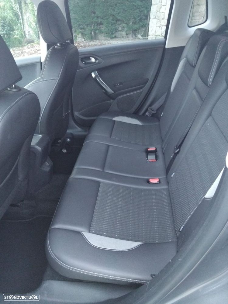 Peugeot 2008 1.6 e-HDi Allure - 10