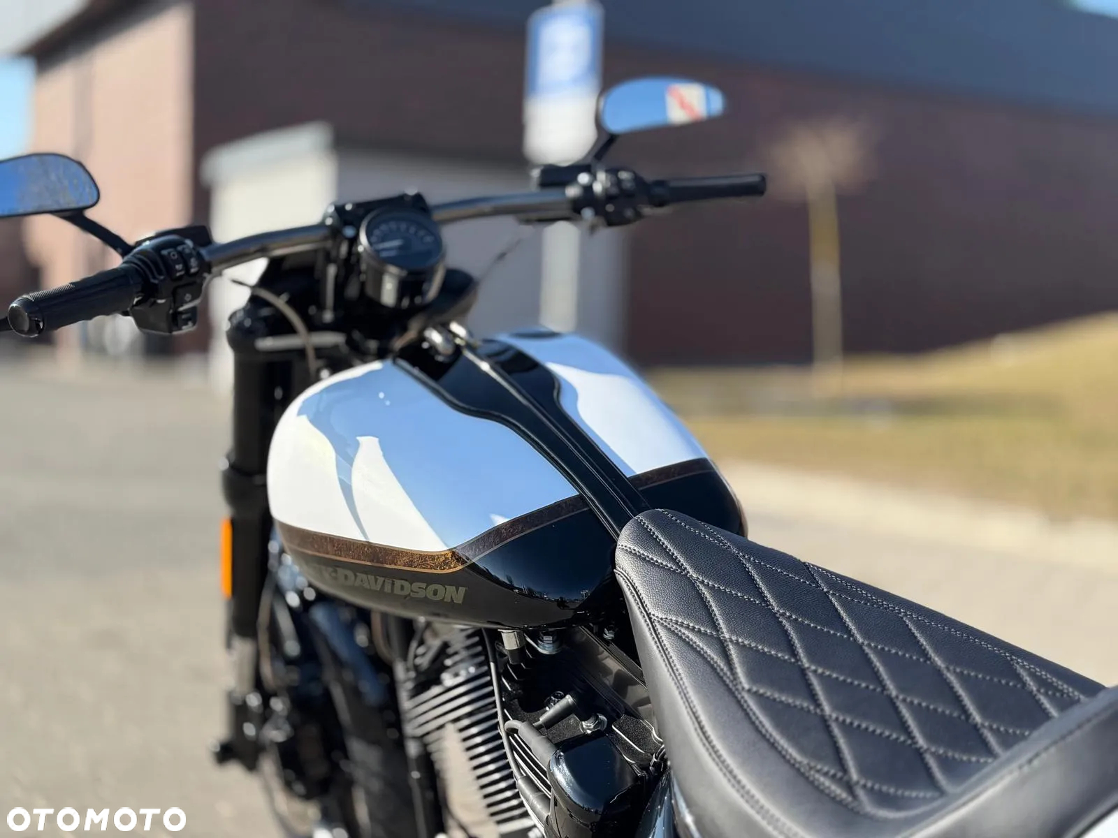 Harley-Davidson Softail Breakout - 25