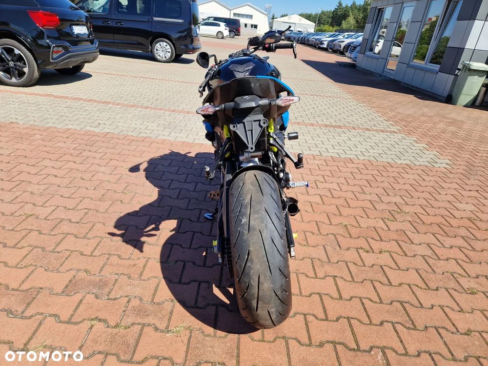 BMW S - 18
