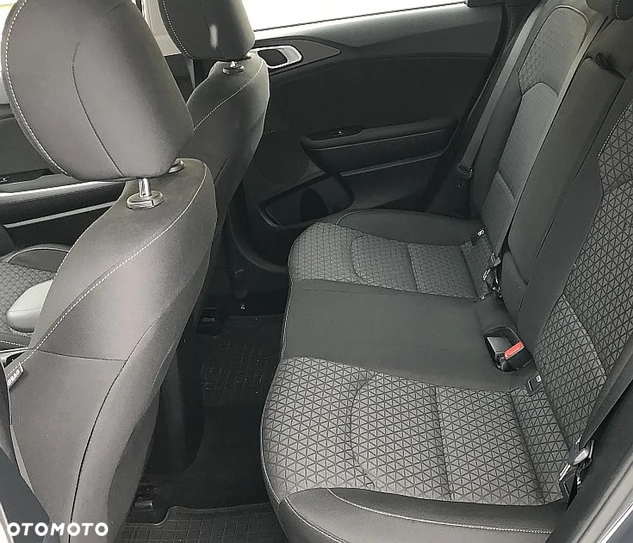 Kia Ceed - 10