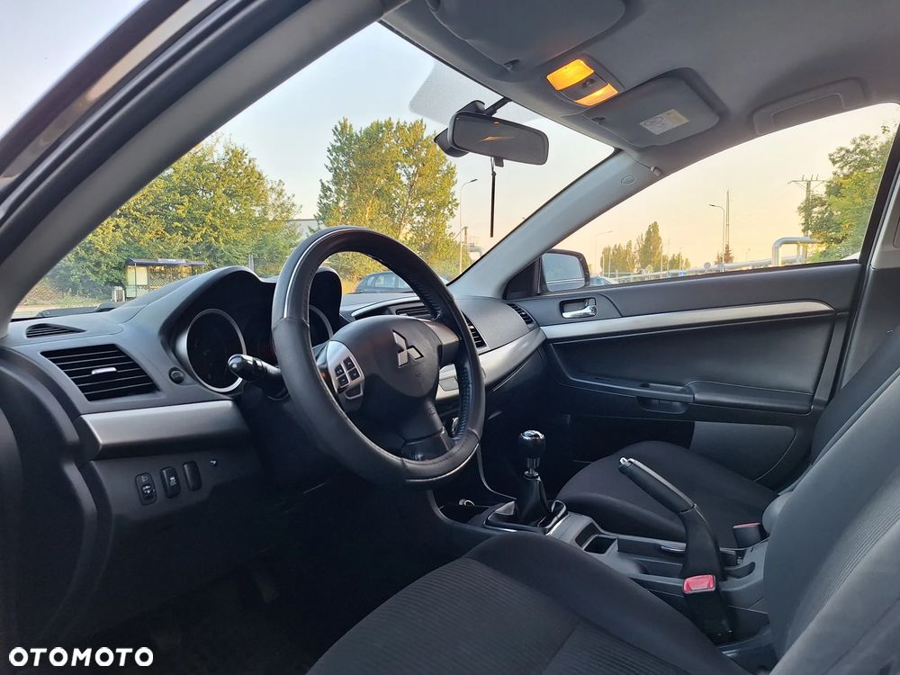 Mitsubishi Lancer 1.6 Invite - 11