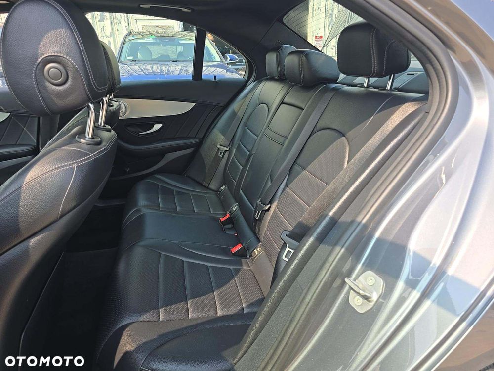 Mercedes-Benz Klasa C 300 4Matic 9G-TRONIC AMG Line - 9